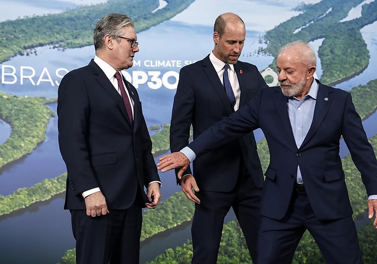 El presidente Lula, junto al presidente británico Strammer y el príncipe Guillermo de Inglaterra