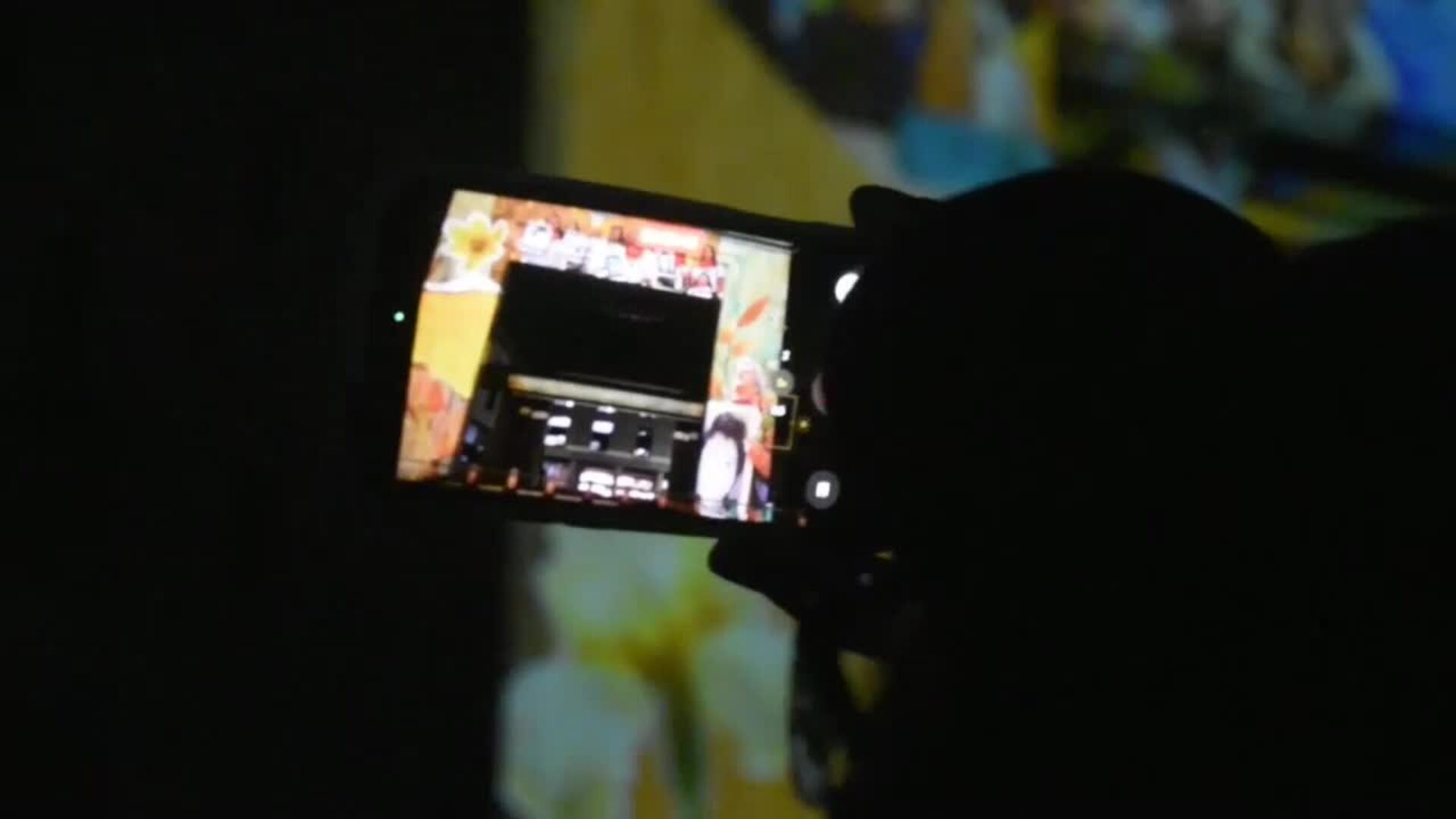 Los rostros de las víctimas del Palacio de Justicia de Colombia llenan su fachada en el 40 aniversario