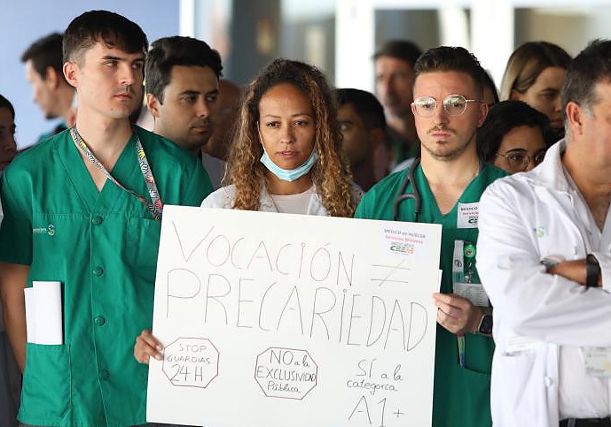 Médicos protestan durante la huelga