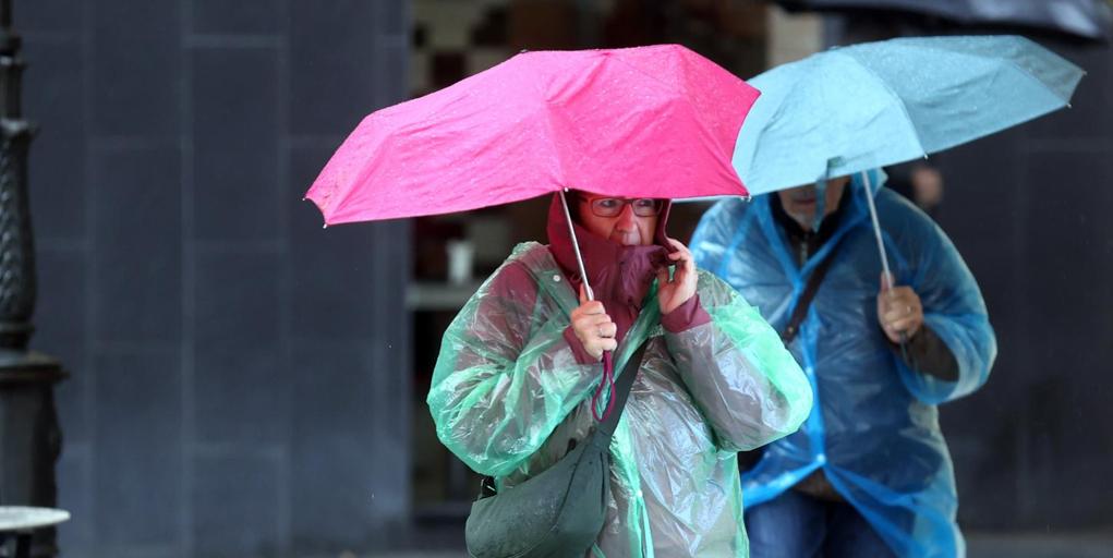 La Aemet avanza las zonas de España en las que va a llover este fin de semana: Avisos naranjas y bajada de las temperaturas