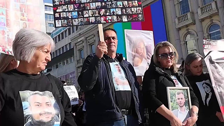 Protesta en Macedonia del Norte exige justicia por las víctimas del incendio en una discoteca de Kocani