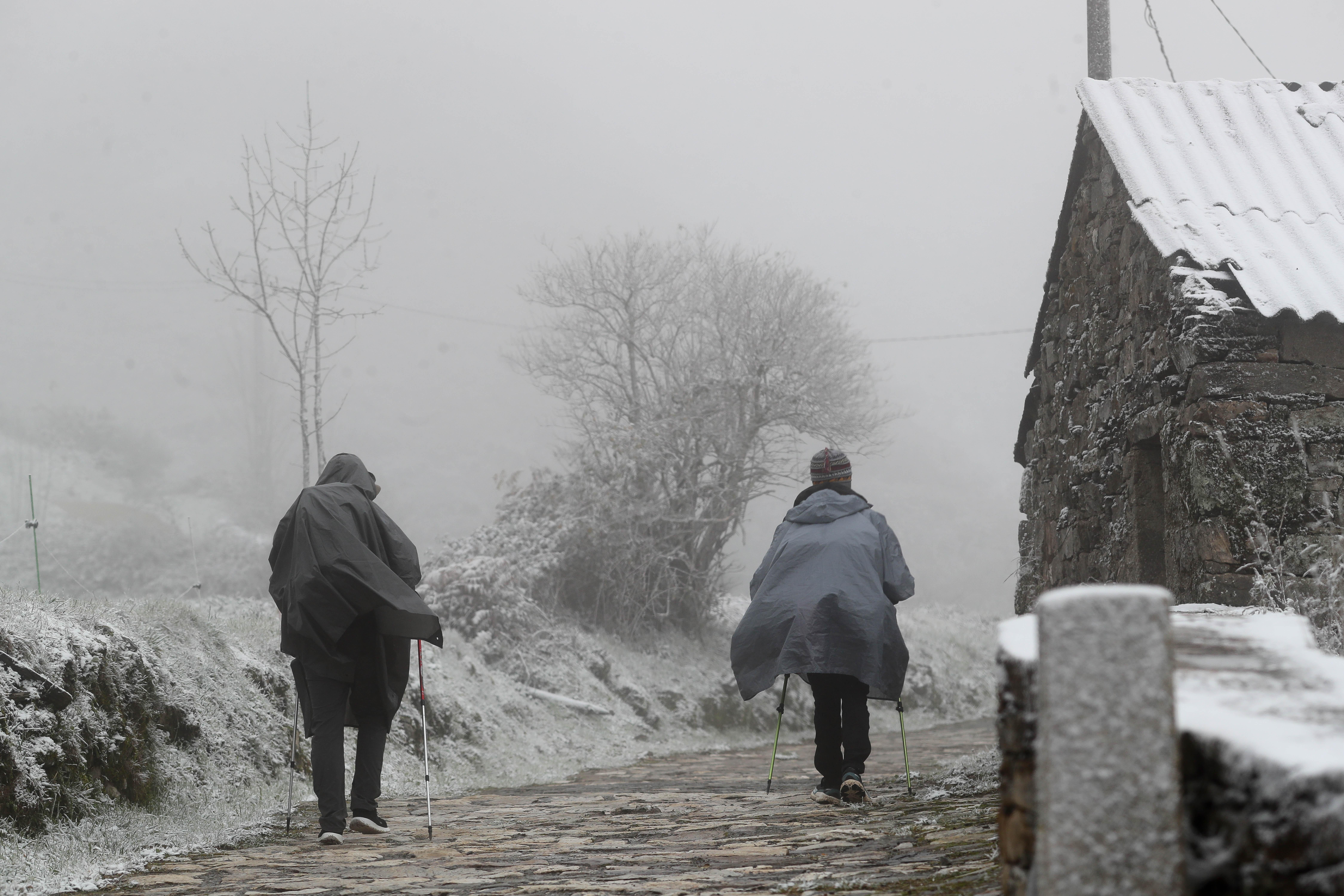La llegada de la masa de aire ártico a Galicia provoca nevadas en Lugo