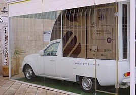 El papamóvil de Francisco, listo para ser desplegado como clínica para los niños de Gaza