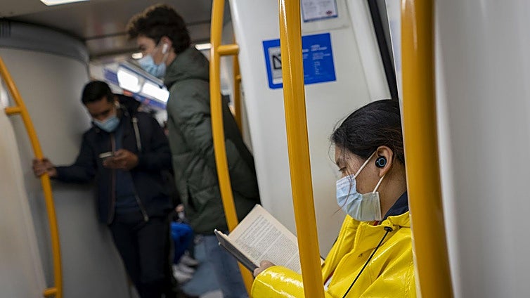 Sanidad recupera la mascarilla como medida para frenar la epidemia de gripe