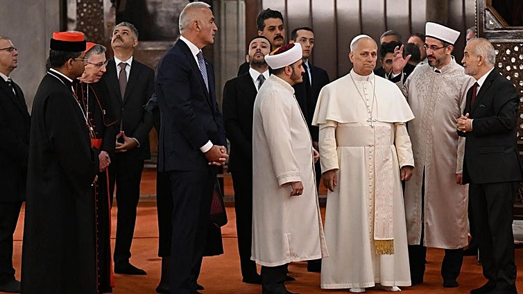 El Papa rompe la tradición y declina rezar durante la visita a la mezquita de Estambul