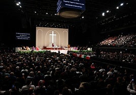 El Papa celebra una misa ante 4.000 personas en Estambul, y multiplica por cuatro los asistentes que atrajeron Francisco y Benedicto