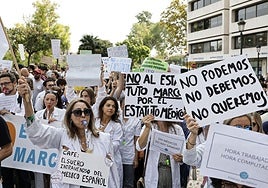 Los sindicatos también se revuelven contra Mónica García y convocan una huelga indefinida para todo el personal sanitario