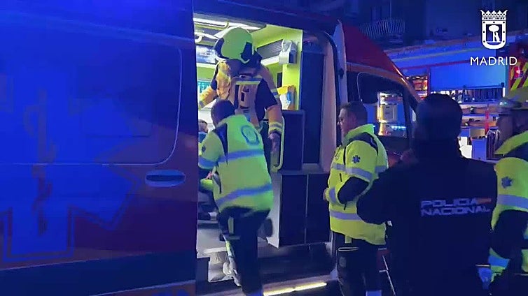 Atrapados todos los ocupantes de un edificio en Madrid por incendio en cuarto de contadores