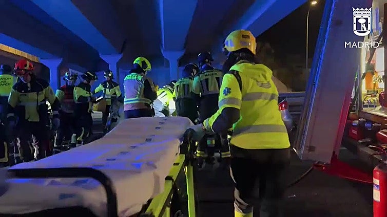 Colisión frontal entre dos turismos en la M-607 deja tres heridos