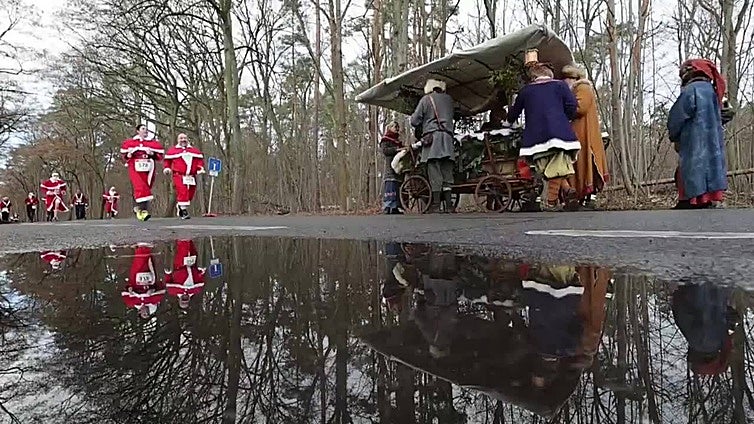 Decenas de personas participan en la Carrera Anual de San Nicolás en Michendorf