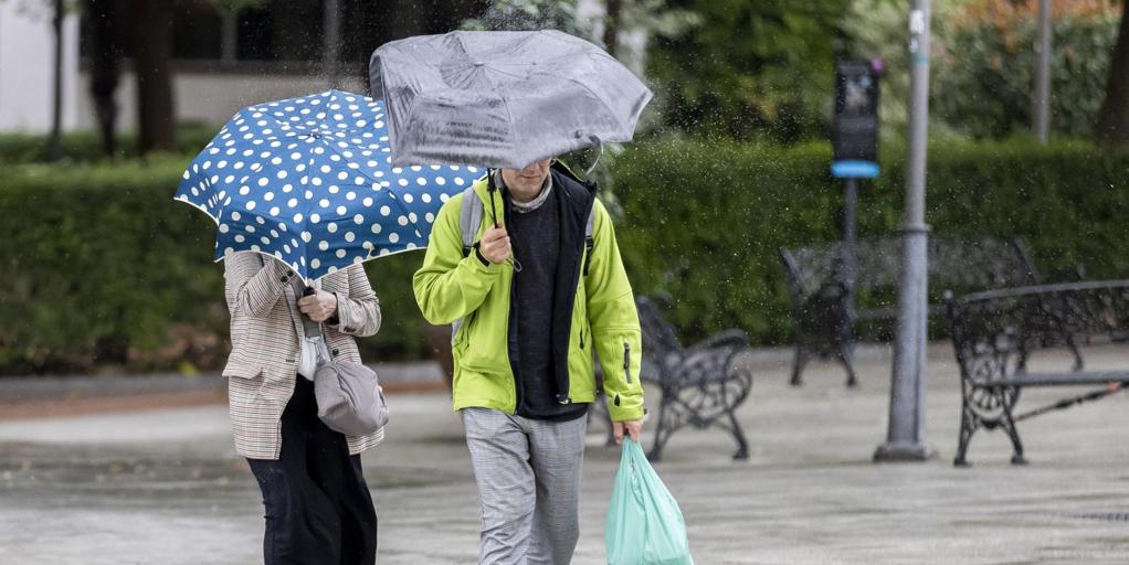 La Aemet lanza avisos por lluvias y viento en estas zonas de España a causa de un nuevo frente