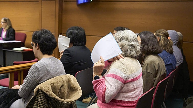 Absuelven a los 21 encausados por concentrarse y rezar frente a una clínica abortista en Vitoria