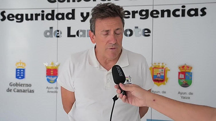 Muere uno de los dos pescadores arrastrados por un golpe de mar en la costa de Lanzarote