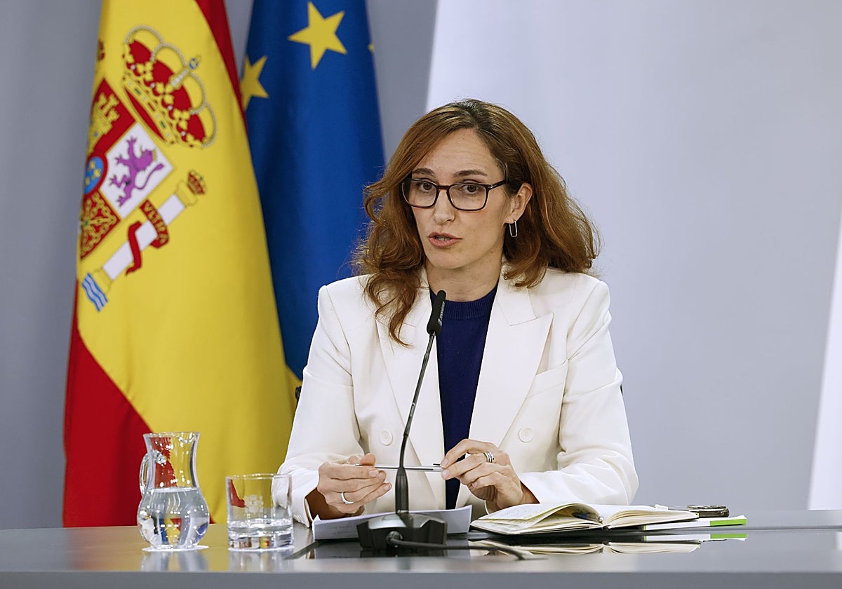 La ministra Mónica García durante la rueda de prensa tras el Consejo de Ministros