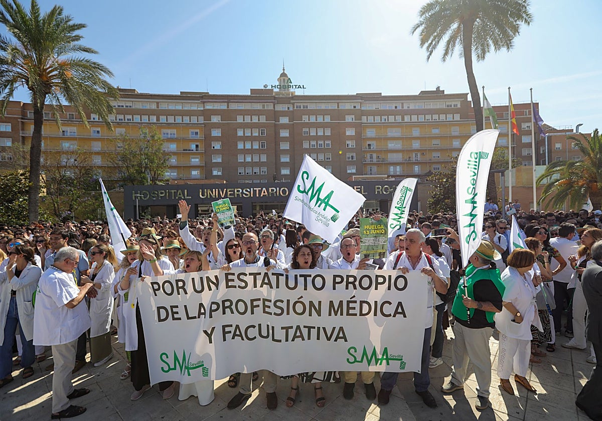 Médicos concentrados el pasado junio contra el Estatuto Marco