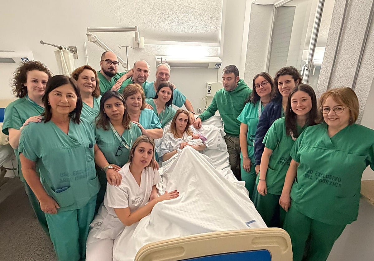 Coral, nacida a medianoche, en Orense