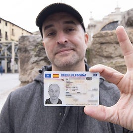 Hombres que pasan a ser madres en la batalla por sus hijos: «La F en el DNI es una vacuna, un escudo frente a la Ley Integral de Violencia de Género»