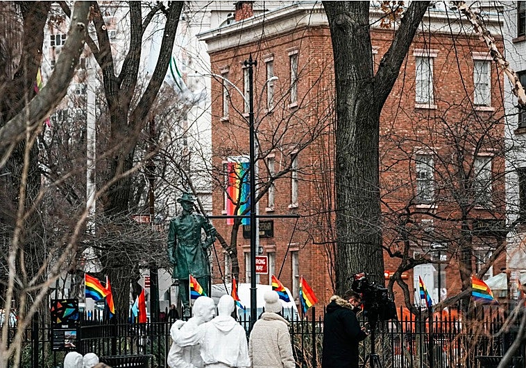 Trump retira la bandera del orgullo de Stonewall, el lugar fundacional de los derechos LGTBI