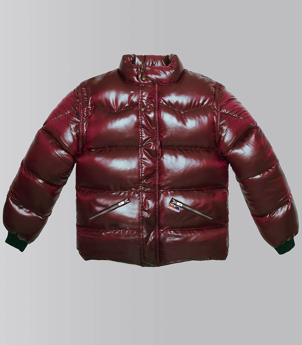 Canadiense Carrara Plum Kiss Negro de Pedro Gómez (650 €). Cuerpo y canesú con el tejido Carrara en color burdeos Plum y forro interior con el tejido Kiss en color negro. Un 'plumas' para estar bien resguardado del frío. 