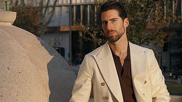 Look compuesto por polo de punto y americana