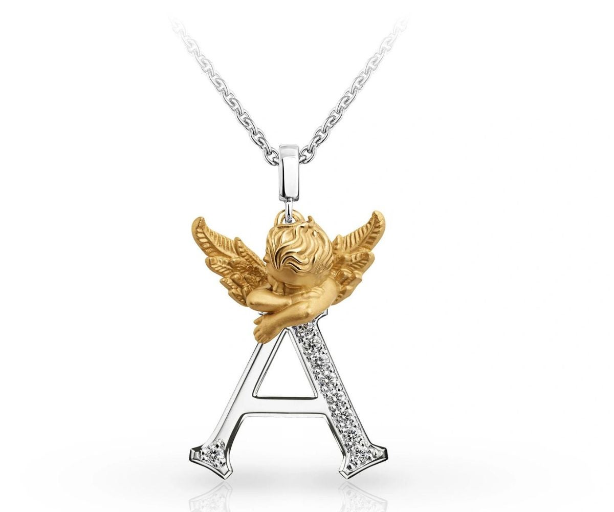 Colgante My Angel con inicial de Carrera y Carrera (2.200 €). En oro blanco y amarillo con diamantes, perfecto para celebrar días especiales como el día de la madre.