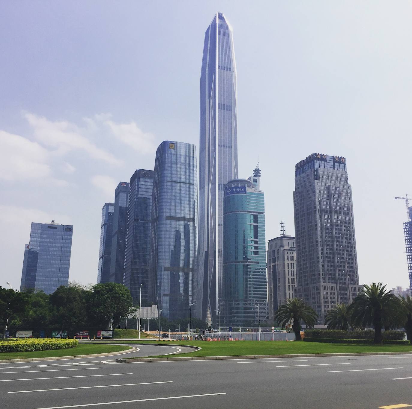 En el octavo puesto se encuentra otra ciudad china Shenzhen que tiene 54 multimillonarios que acumulan 246.000 millones de dólares.