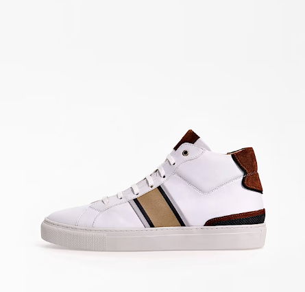 Si te gustan las zapatillas de caña alta, estas de Guess con una combinación de colores fácilmente adaptable a diferentes looks es una gran inversión.  Precio: 110 euros. 