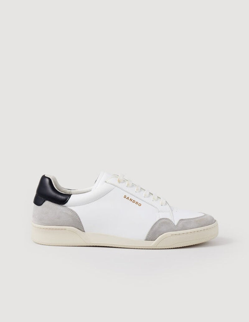 Con vaqueros, con chinos, con joggers, con pantalones cargo... estas zapatillas de Sandro que combinan tres colores clásicos como son el blanco, el gris y el negro son realmente versátiles. Precio: 235 euros.