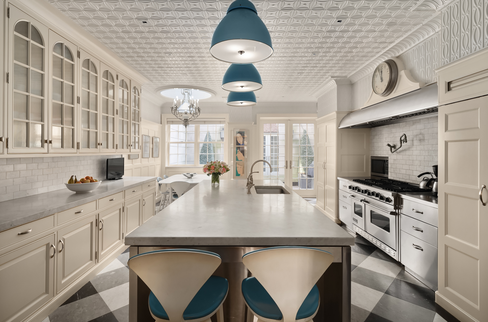 La cocina cuenta con electrodomésticos de alta gama de  Sub-Zero  y Viking