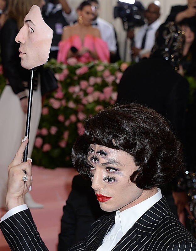 Ezra miller en la gala del MET de 2019