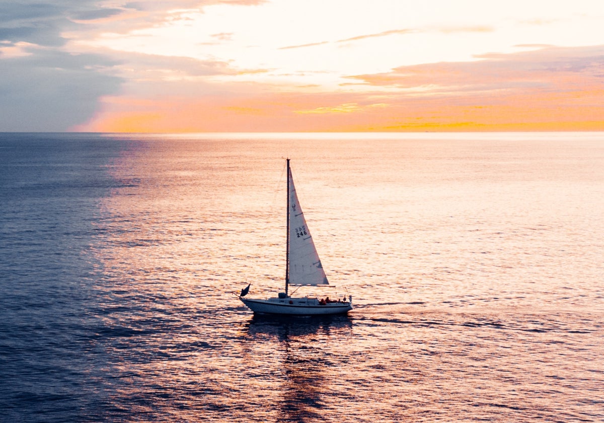 Pasar los días de descanso en un velero puede ser la opción perfecta para descansar.