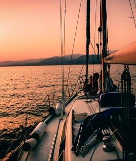 Imagen secundaria 2 - Este verano, alquilar un barco puede ser una opción perfecta para descansar.