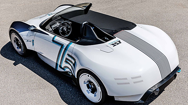 Este vehículo es un homenaje al primer deportivo de la compañía, el 356