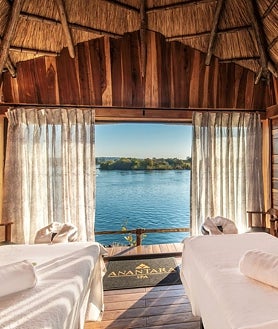 Imagen secundaria 2 - El Royal Livingstone by Anantara está situado a orillas del río Zambezi y tiene acceso directo a las cataratas Victoria. 