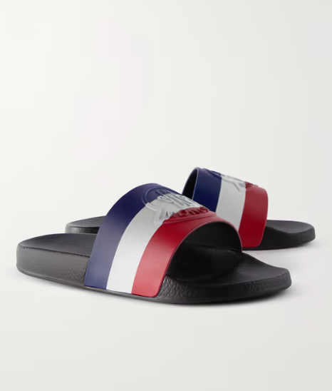 Otro modelo de corte clásico es este de Moncler con tres bandas de diferentes colores, azul, blanca y roja. Precio: 185 euros.