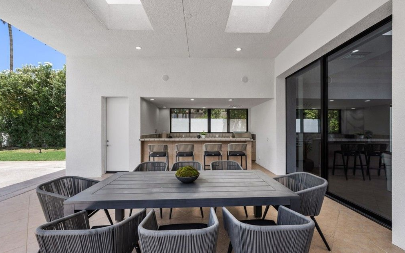 Y varias áreas para relajarse con amigos y familiares