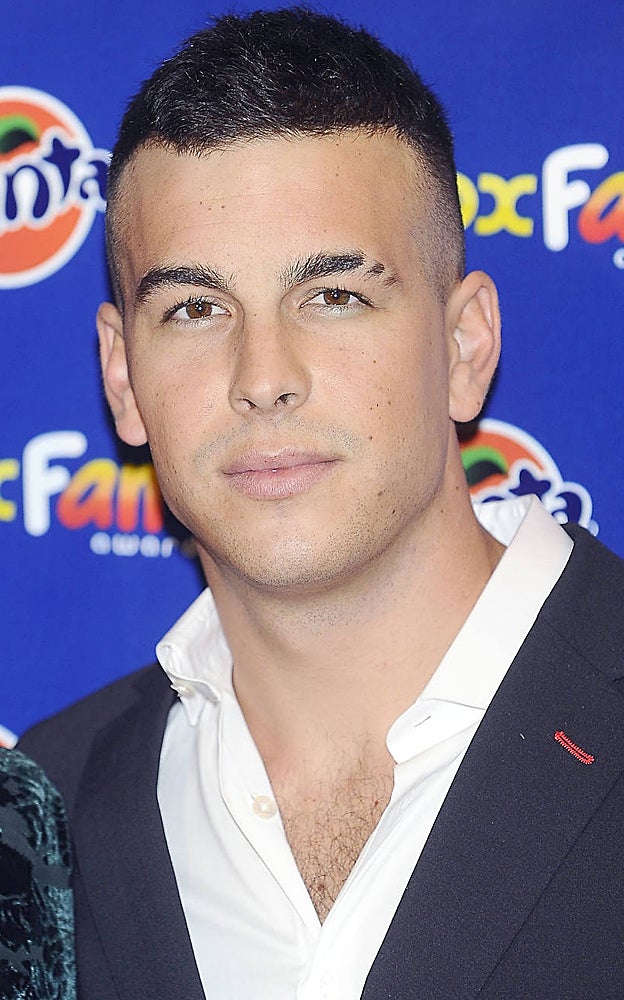 Mario Casas, con un corte en la ceja.