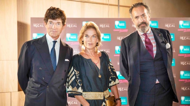 Maximiliano de Habsburgo y su hermana Sofía de Habsburgo con Jaime de Marichalar en la gala