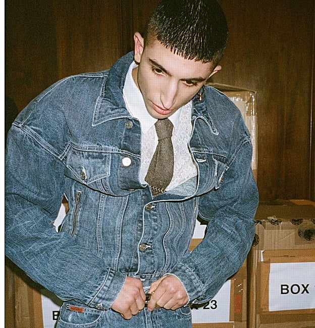 Look de la colección otoño-invierno 2023 de Martine Rose