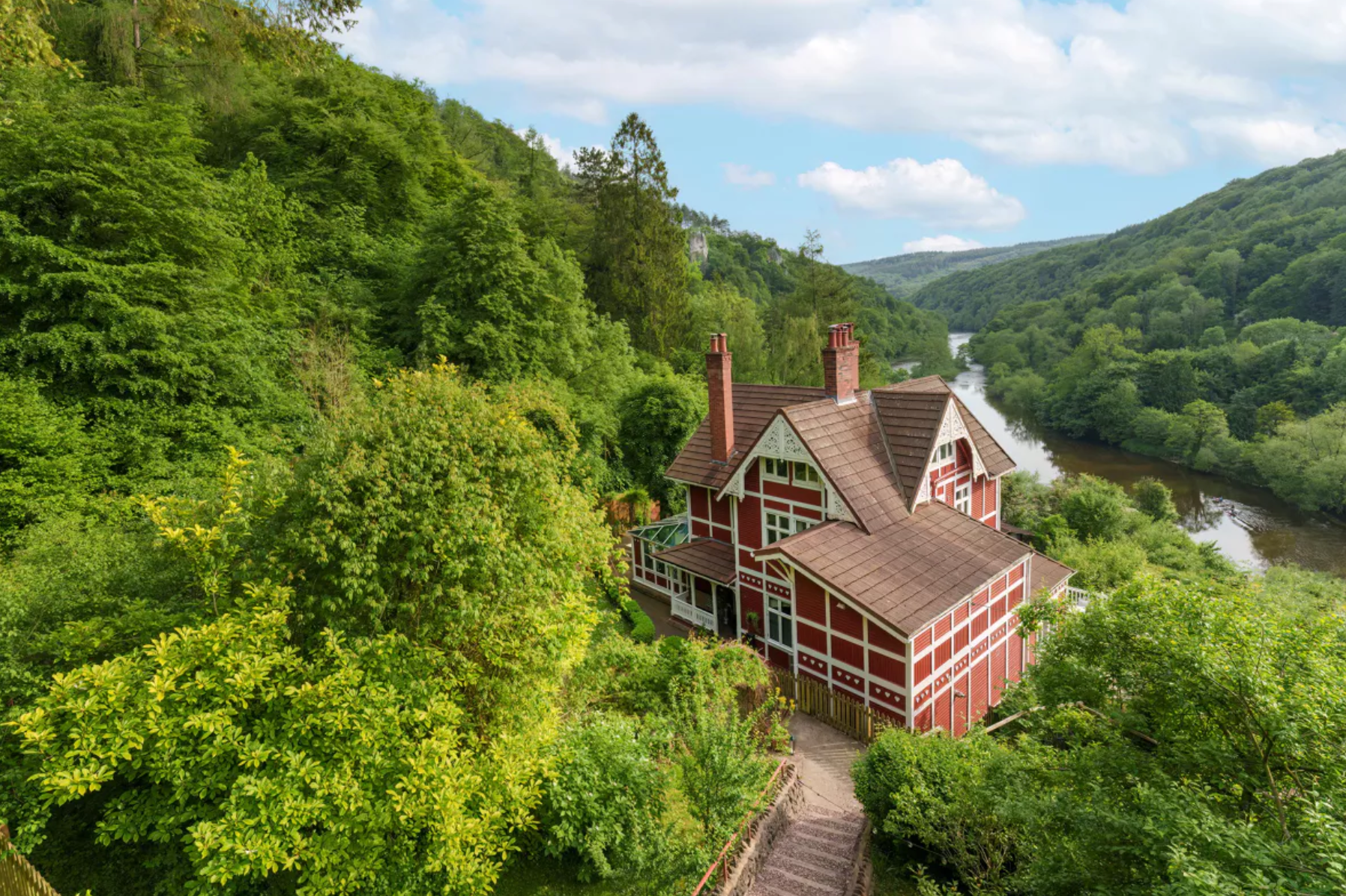 Esta vivienda está ubicada en el valle de Wye, en la frontera entre Inglaterra y Gales