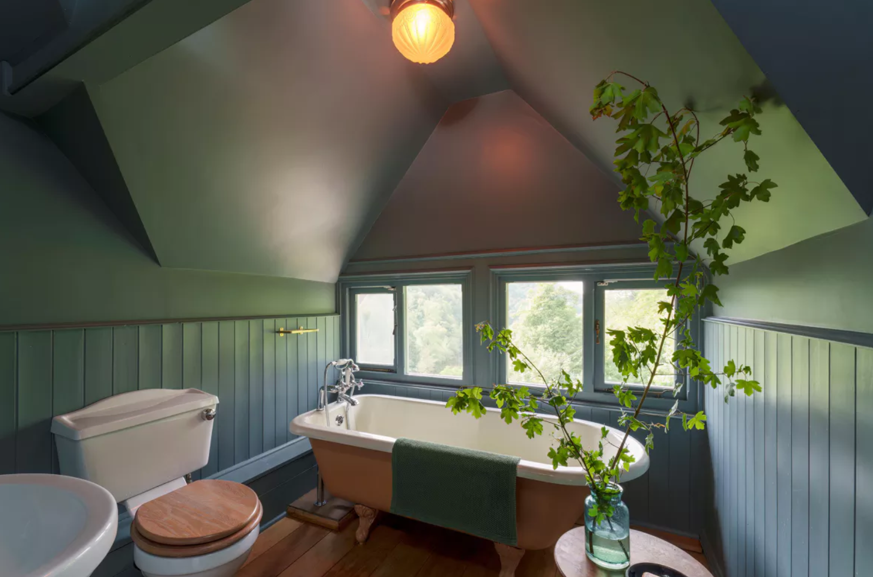 En total, el inmueble dispone de tres cuartos de baño completos