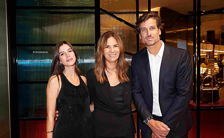 Imagen principal - Roberta Armani en Madrid con Feliciano López y Sandra Gago, Lucía y Cayetano Rivera y Miguel Ángel Silvestre.