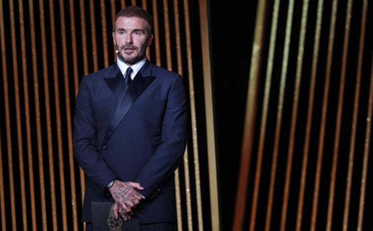 Imagen principal - David Beckham y Kylian Mbappé vestidos de Dior; Jude Bellingham con esmoquin y pajarita