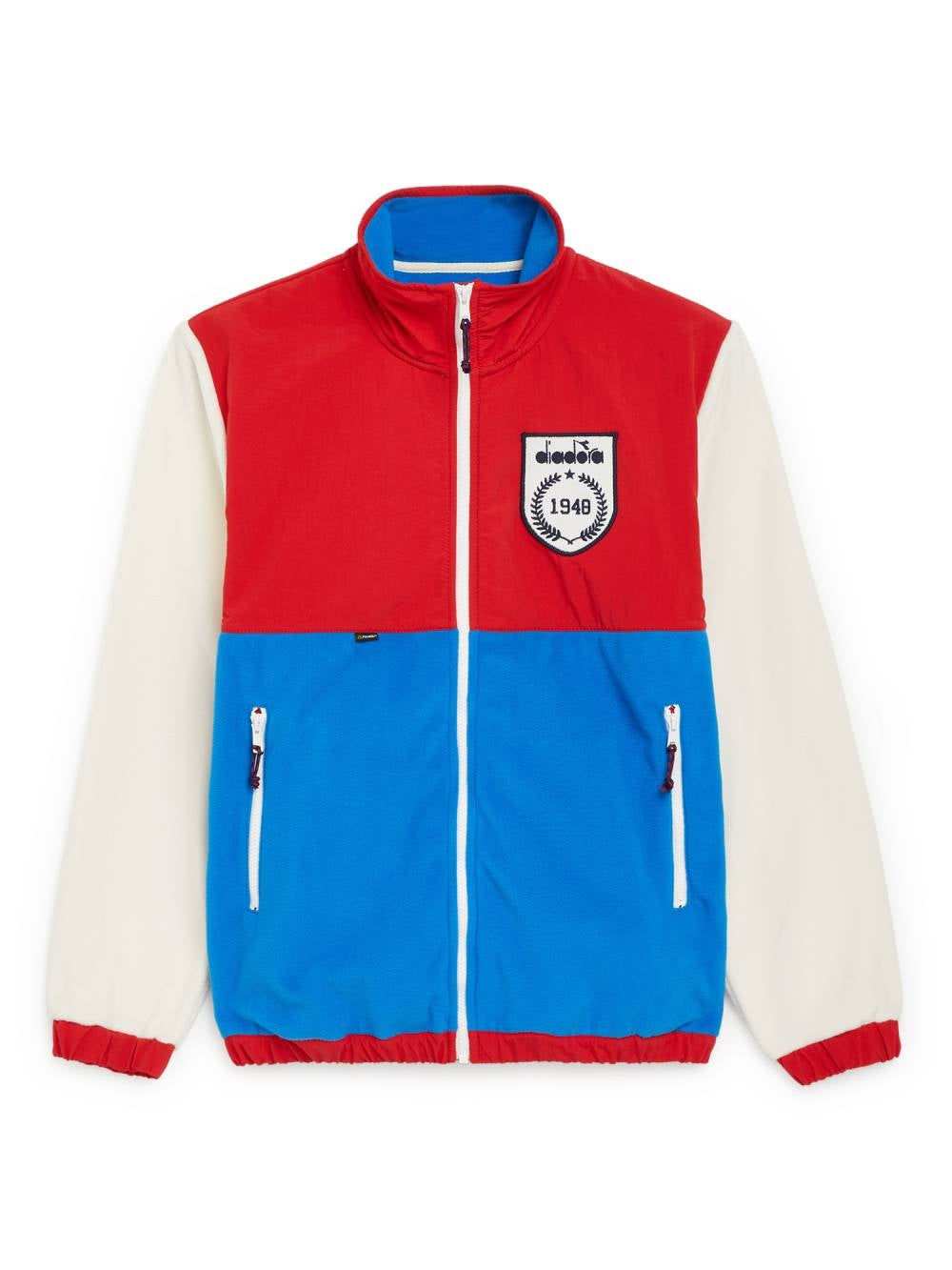 La combinación de colores y tejidos son una tendencia muy actual en este tipo de prendas. Como este otro forro polar de Diadora. Precio: 150 euros.