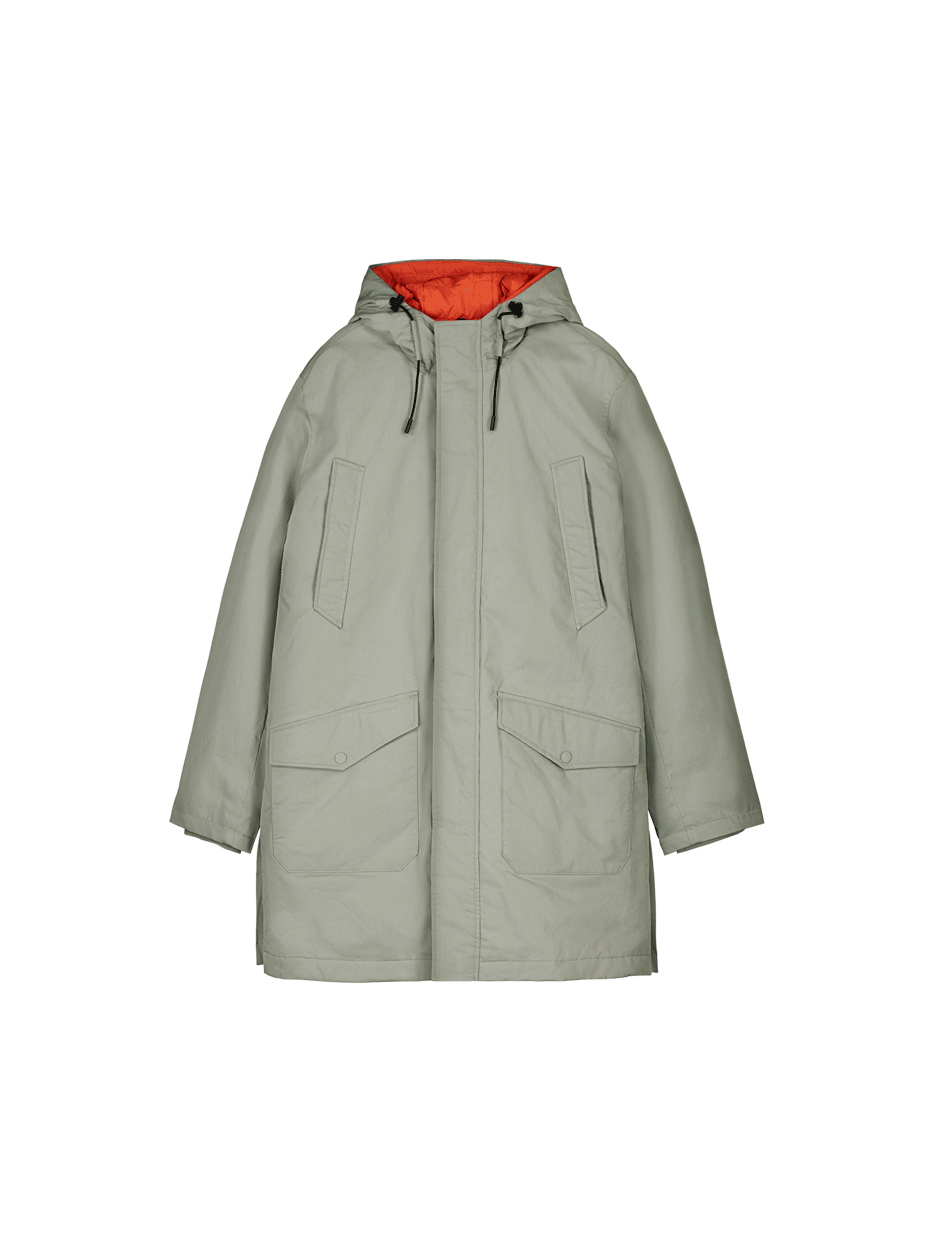 Esta parka de Boston es otra prenda a tener en cuenta en cualquier contexto. Gracias a su nivel medio de grosor te permite usarla desde el inicio del otoño hasta entrada la primavera. Es multifuncional, práctica gracias a su gran cantidad de bolsillos y de lo más polivalente gracias a su colorido neutro. Precio: 109,99 euros.