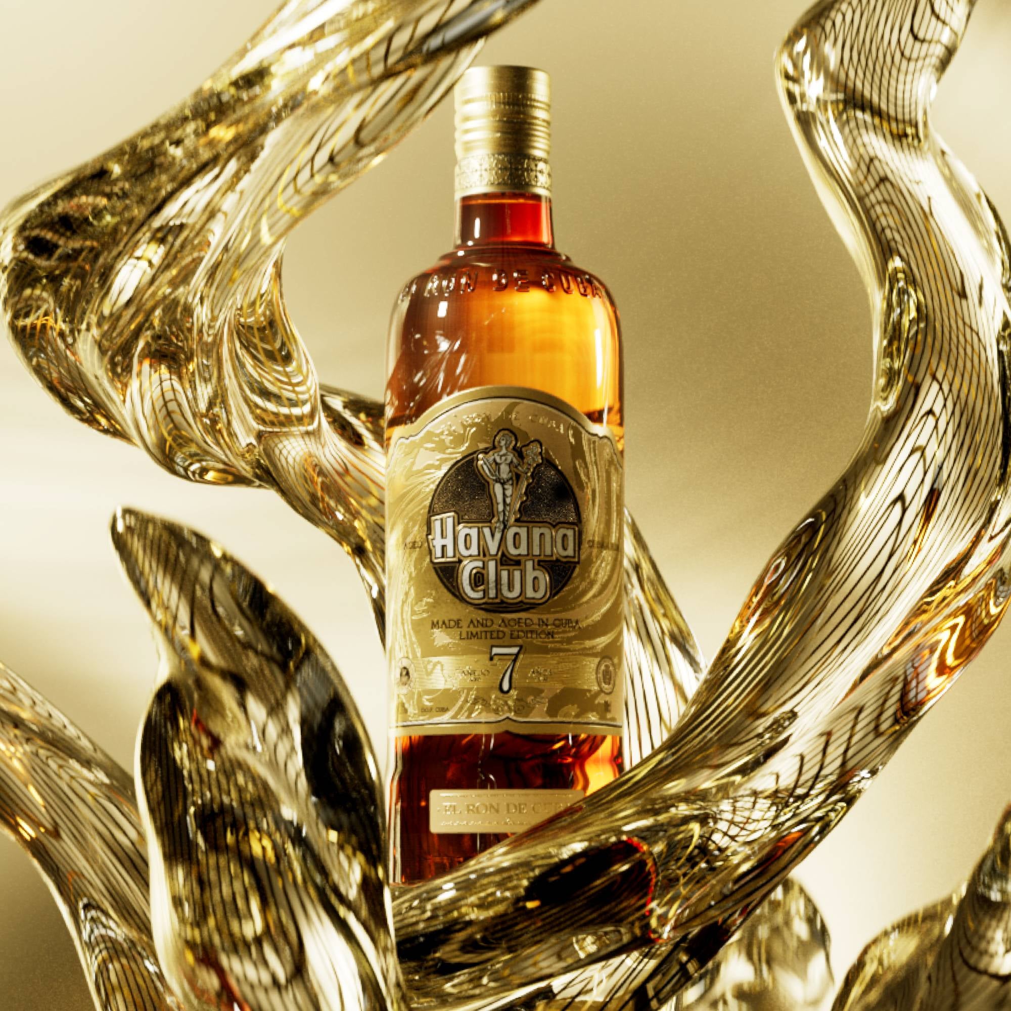 Havana Club 7, legendario ron cubano, se viste de gala para estas navidades con Havana HC7 gold, una edición limitada que se viste de dorado. Concebido para saborearlo solo, con hielo o preparar deliciosos cócteles para compartir estas fiestas en buena compañía. estamos ante un ron oscuro muy versátil, elaborado en barricas ex-bourbon, un claro reflejo de los sabores naturales e intensos de Cuba. PVPR: 23.90€