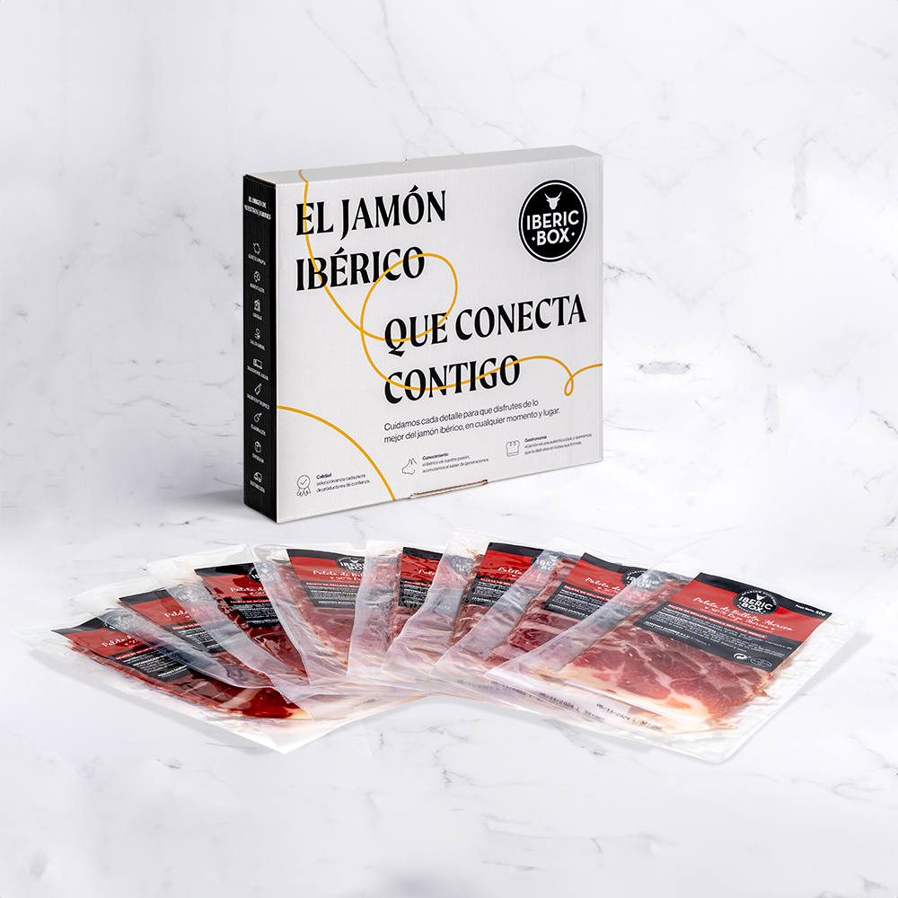 Online, rápido y cómodo, el e-commerce de los Ibéricos propone distintos formatos para adaptarse a las necesidades de cada cena y cada familia. Con productos procedentes directamente de secaderos de confianza y en formatos perfectos para cada ocasión proporciona el producto en casa en menos de 48 horas. Entre sus opciones proponen packs como el jamón ibérico de bellota 50% cortado a cuchillo (5x100gr) por 85 euros.