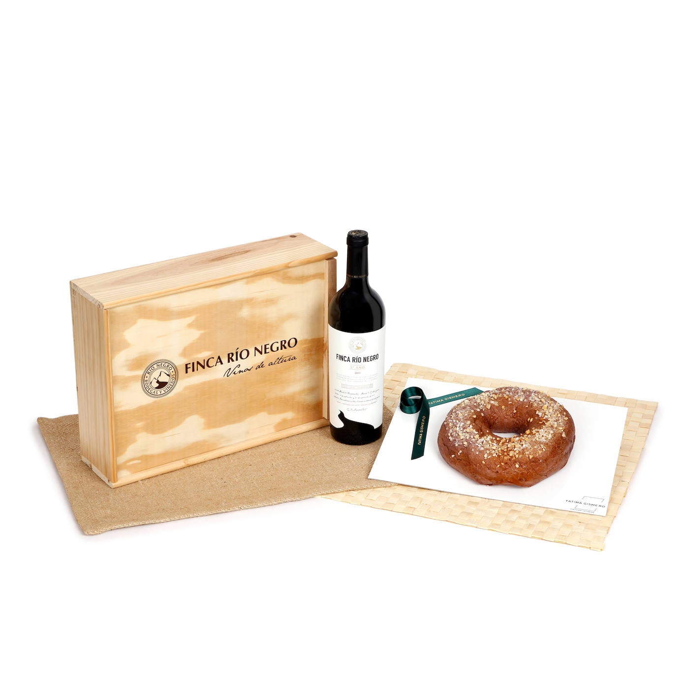 Y de una bodega en Rioja a otra de Guadalajara. En Finca Río Negro propone una armonía navideña con su vino emblema, 5º Año, y el roscón de Reyes de la maestra pastelera Fátima Gismero con sabor y aroma al vino de la bodega, presentado en una colección de edición limitada. Precio: 45 euros