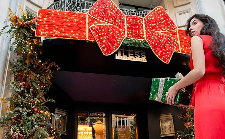 Imagen principal - El hotel Bless, del barrio de Salamanca, ofrece cena a la carta y una decoración navideña destacada.