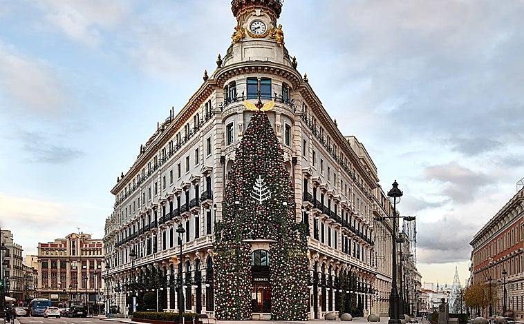 Imagen principal - El hotel Four Seasons Madrid se ha convertido en todo un emblema de esta época en la capital